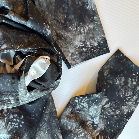 Lululemon Base Pace High-Rise Tight size 8 retail $118 - Picture 3 of 8